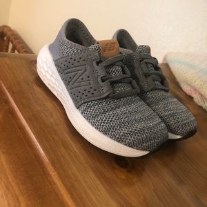 New Balance unisex tennis shoes